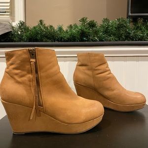 Aldo tan leather wedge heels